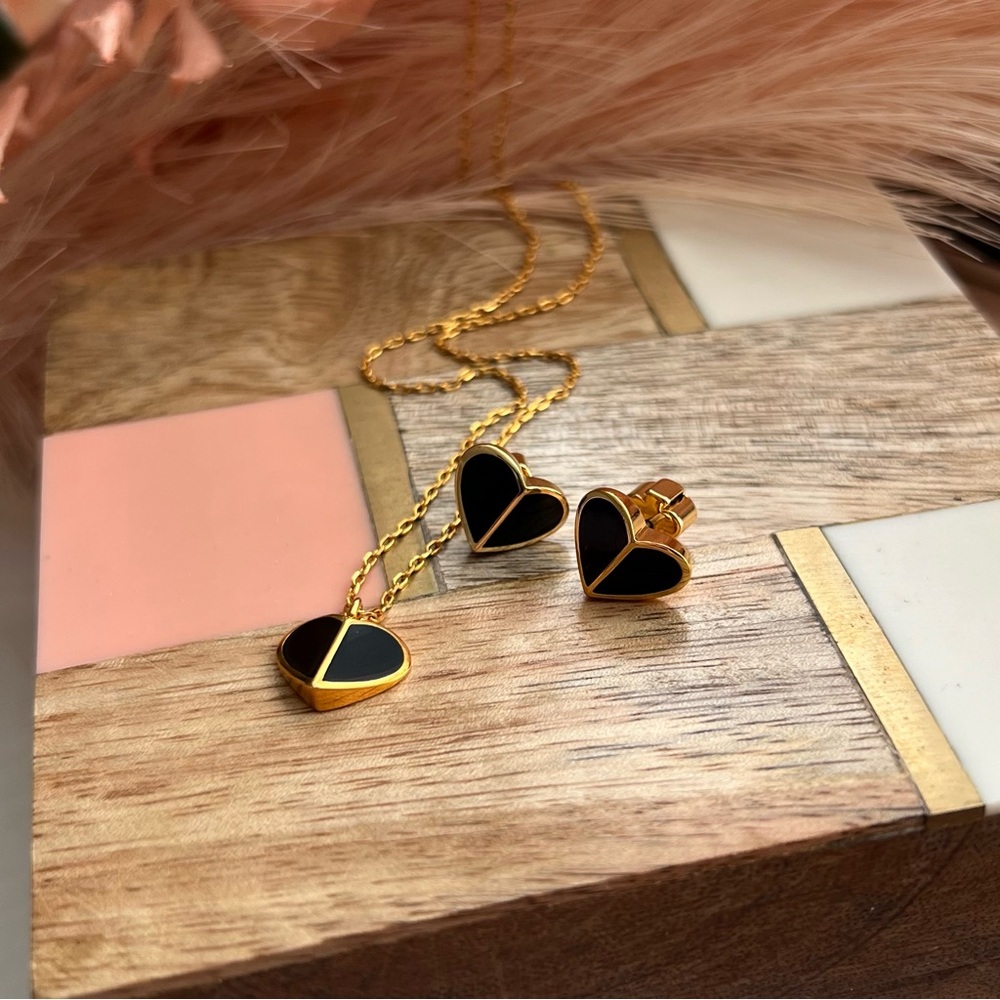 NWT Kate Spade Heritage Spade Black Enamel Pendant Necklace & Stud Earrings Set